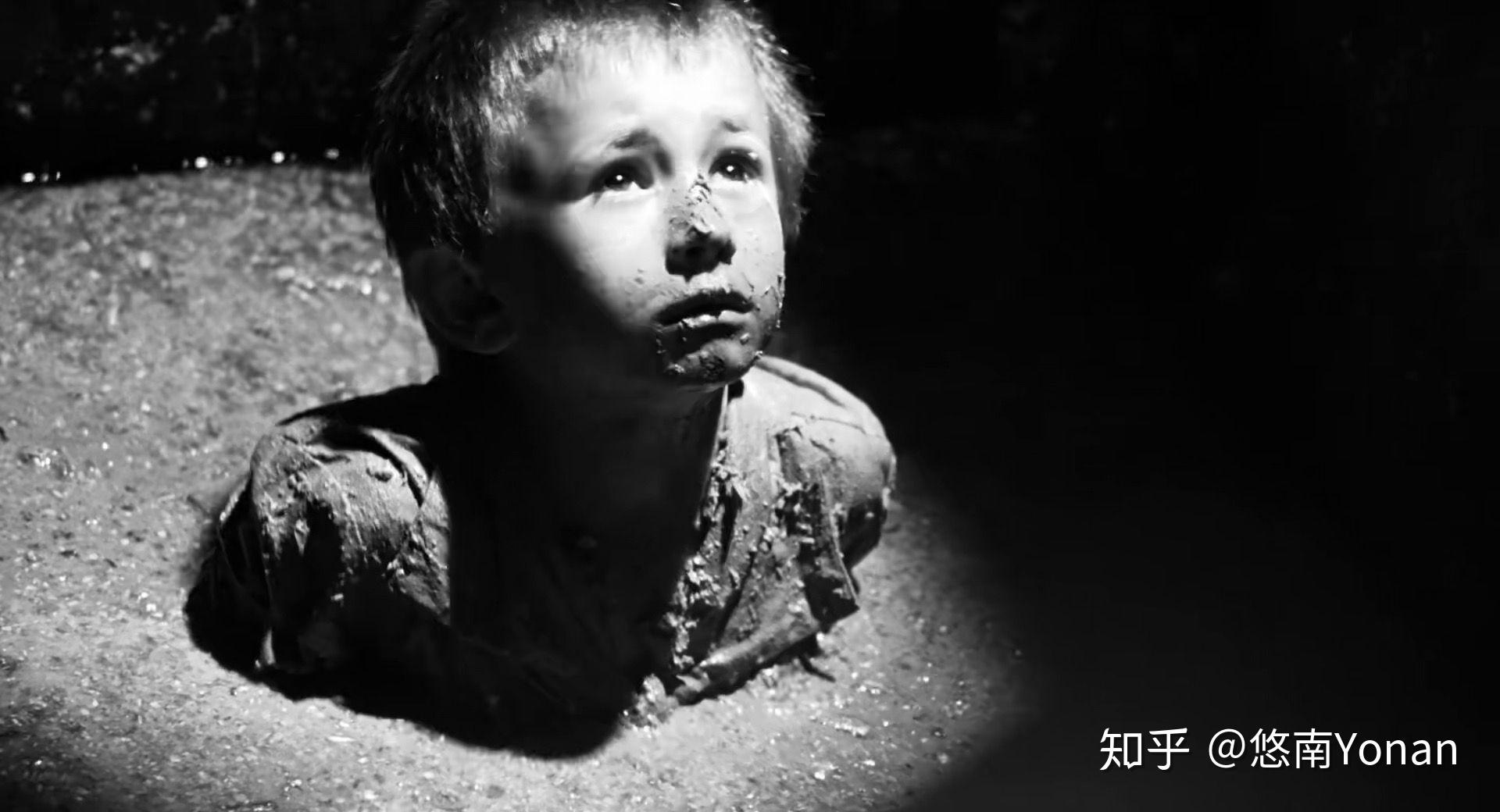 应无忧无虑的享受快乐的童年,却不得不四处逃匿,甚至栖身于恶臭的粪坑