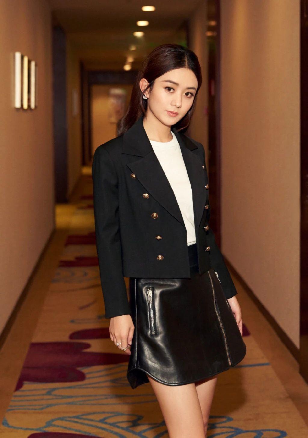 赵丽颖壁纸同样的西装造型可酷飒可甜美不愧是演员赵丽颖