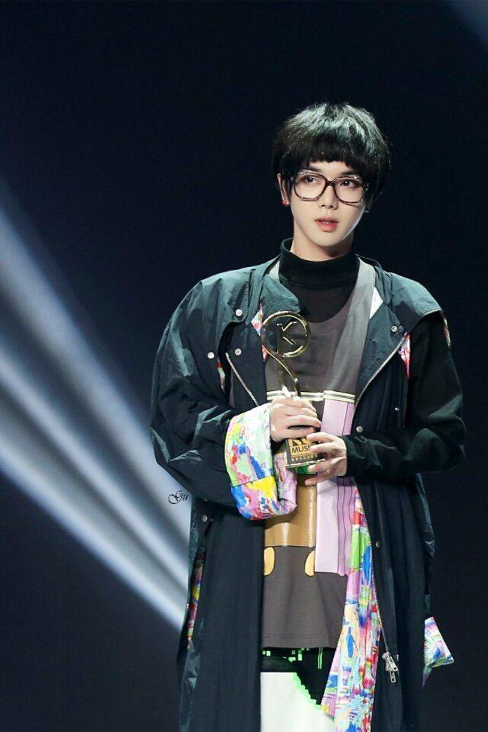 et手机里有哪几张超喜欢的华晨宇?