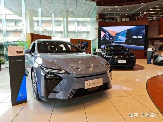 新雷克萨斯ES上了,但一半人在看便宜8万的老款