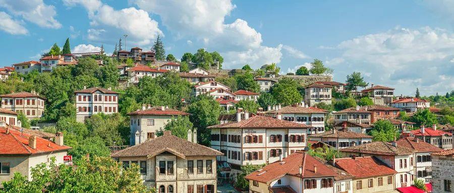 目前,土耳其房产交易量非常活跃,年房产交易量可达150万套,而且房价