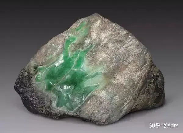 缅甸的翡翠原石价格(翡翠原石到底值多少钱?)