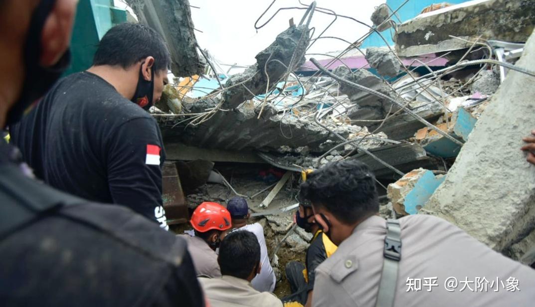 印尼苏拉威西岛62地震7死2000多人流离失所