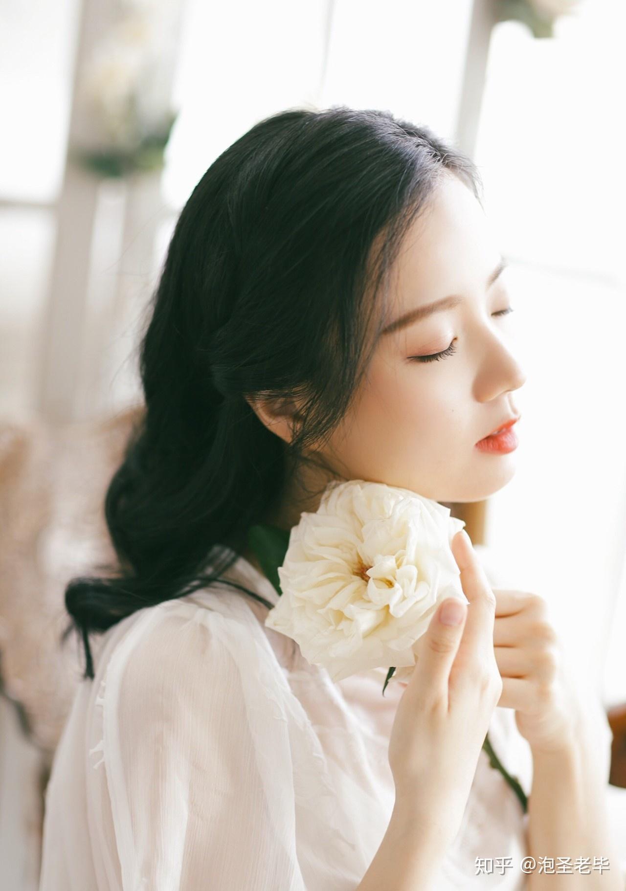 对女生说想你了女生啥感觉 v2-59688b875f45653581c2deb386ff44e5_r.jpg