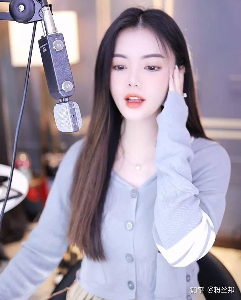 其实小u哈直播已经有些年头了,年龄的确也是不小