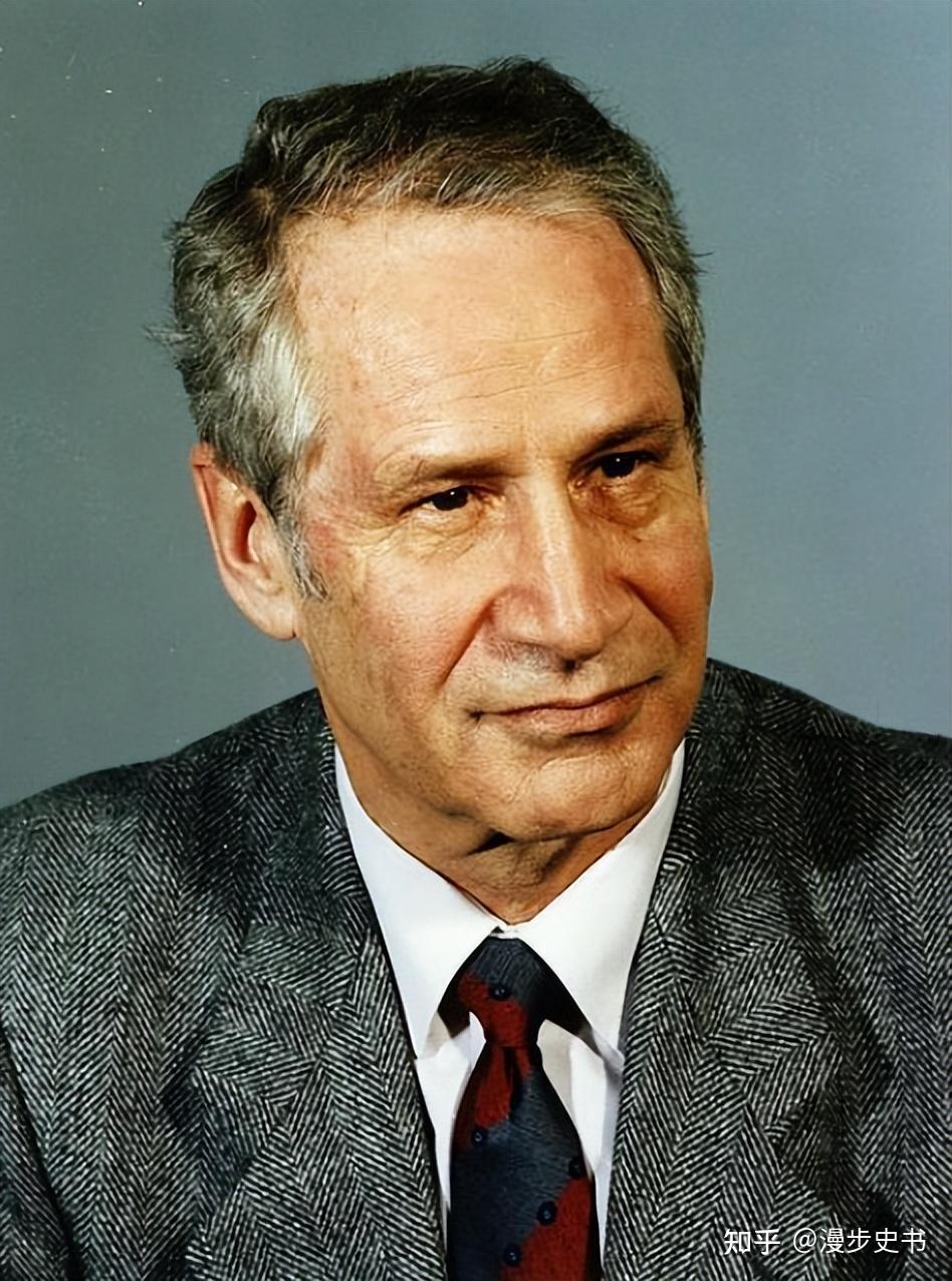 隐面人"马库斯·沃尔夫"主持东德情报部门35年,退休后拒美国百万报酬