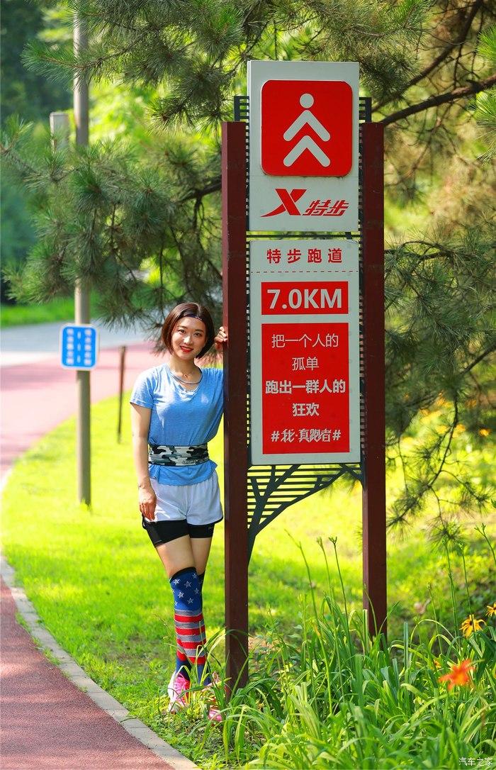 霸气女高管变身运动女神拍爱车奔驰c200l下一台车还要买奔驰