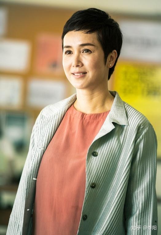 英国偶遇蒋雯丽无惧皱纹哈哈笑儿子留学养女神秘侄女很有名