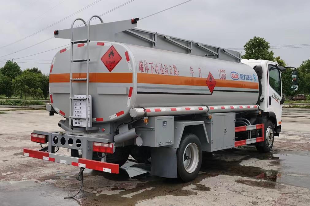 3立方,标配通仓带欧标全套下装油系统(含1个下装卸油阀,1个油气回收阀