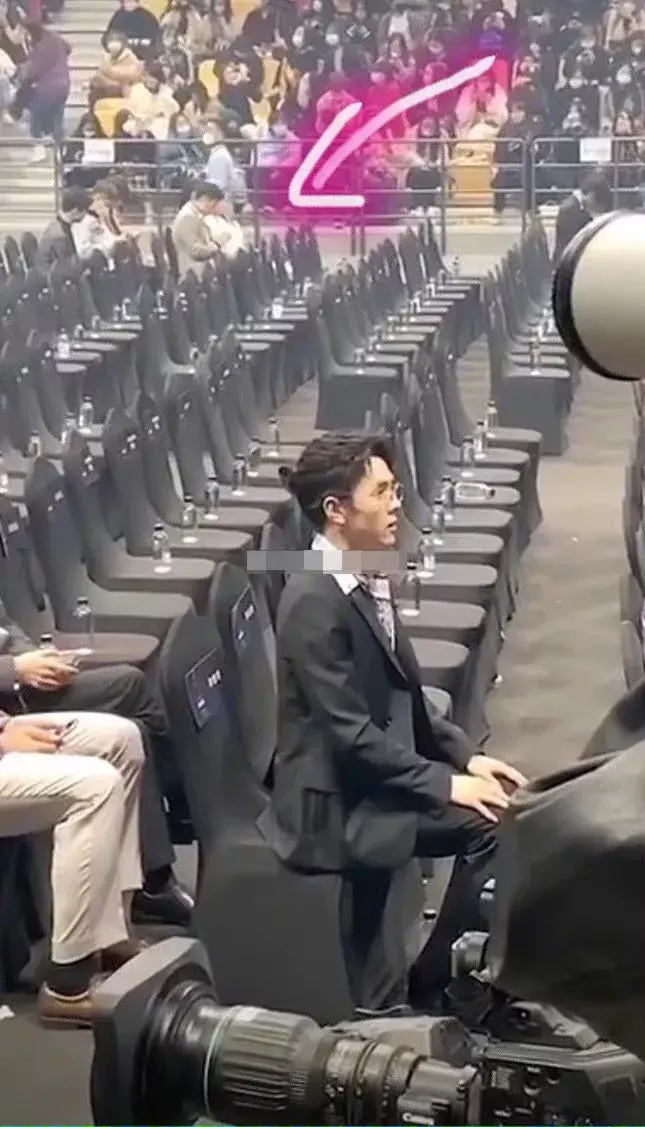 李佳琦分手335天后再上热搜：两人原来真复合了？