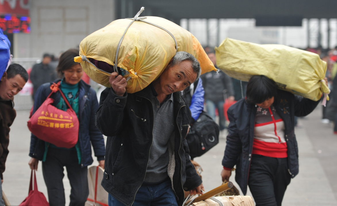 如何评价多地清退超龄农民工,从而出现大龄农民工染发,伪装得更年轻去