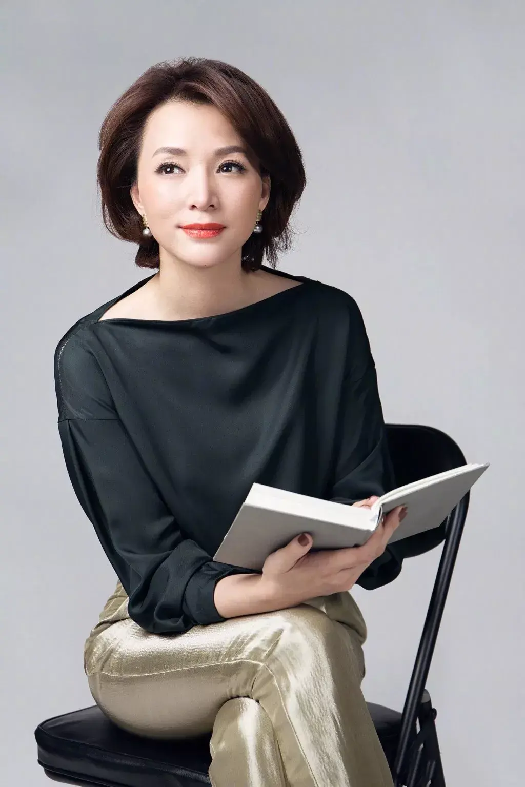 董卿你若好到毫无保留对方就敢坏到肆无忌惮正能量