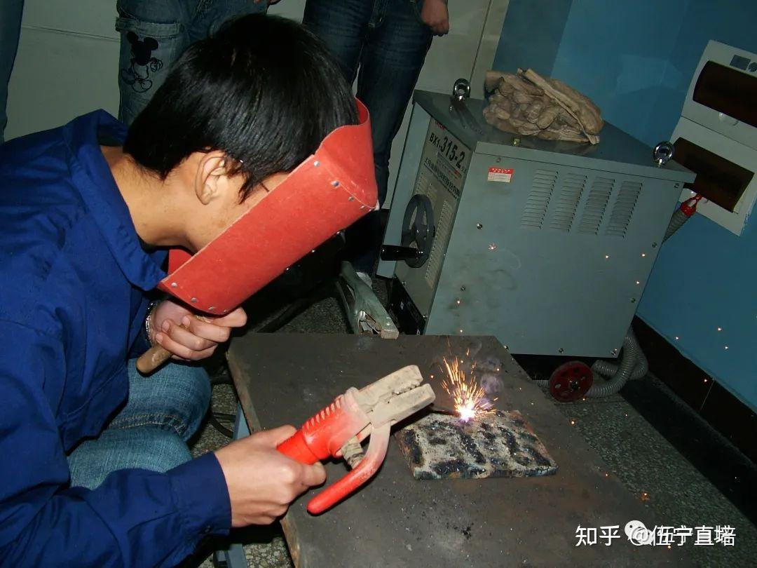 焊工证办理有什么形式、多少钱、流程简单！ - 知乎