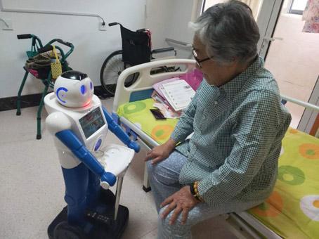 智能护理机器人将帮你照看爸妈,让外出的你无需担心家里老人无人照顾