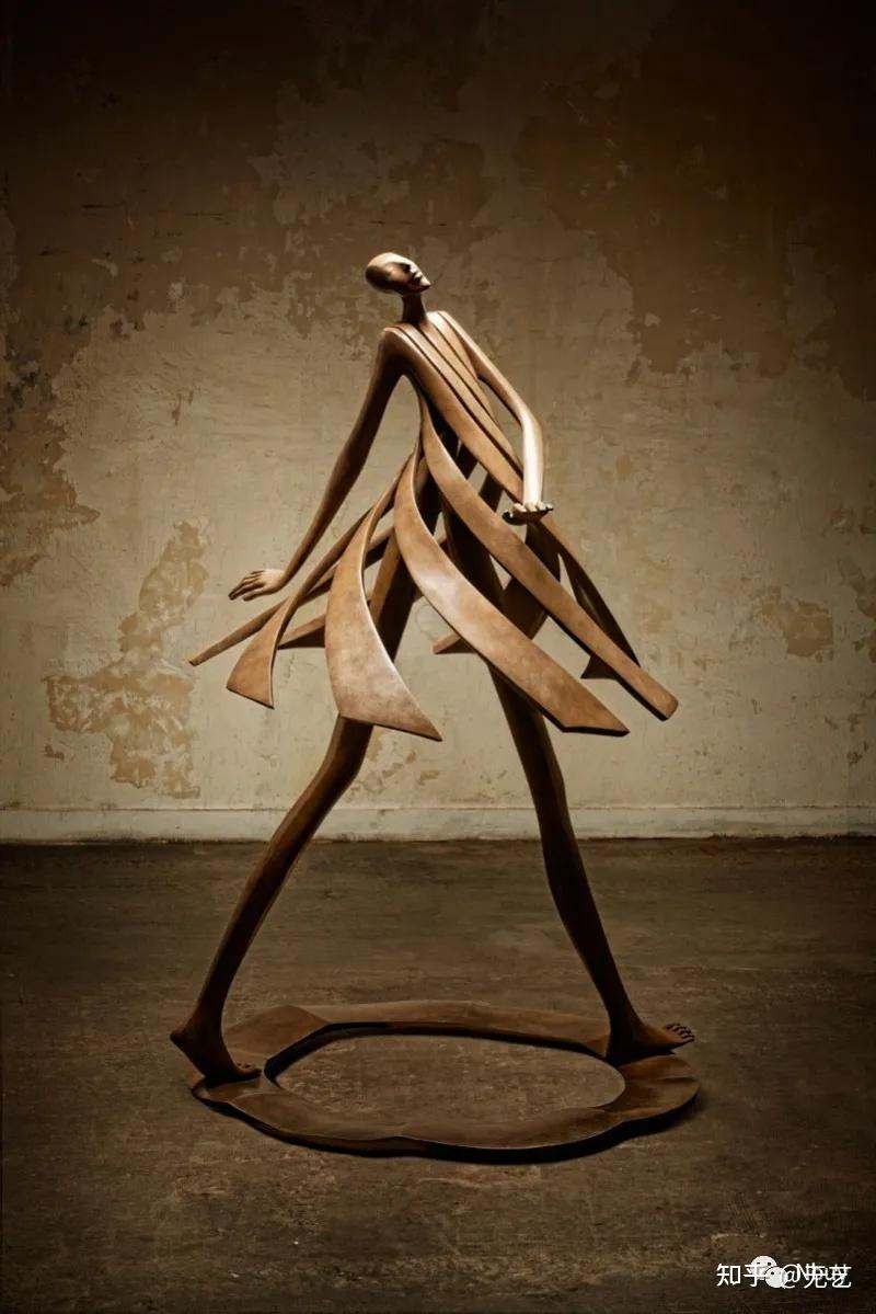 将空洞洞的情绪可视化isabelmiramontes扭曲的人体雕塑