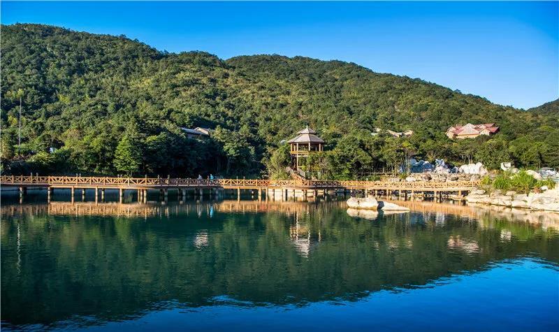 梅州韩山景区大门有对联了