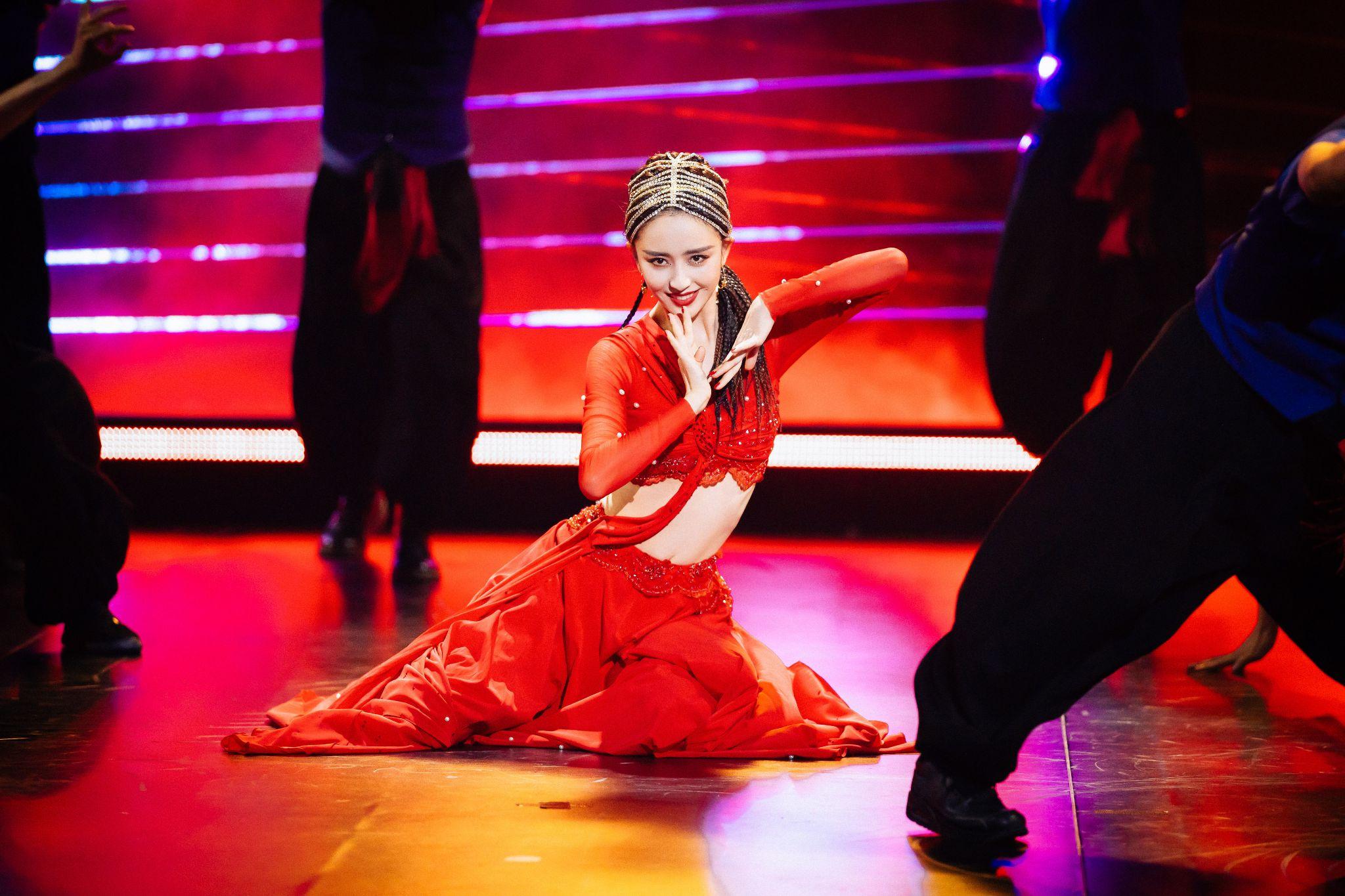 如何评价佟丽娅在综艺舞蹈生中的表现