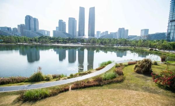 交子公園由河西一期,二期和河東片區及錦江綠道(交子公園段)構成,定位