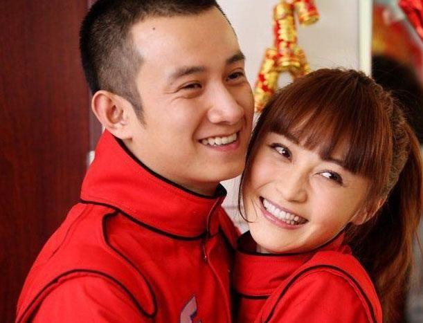 文章新女友身份曝光