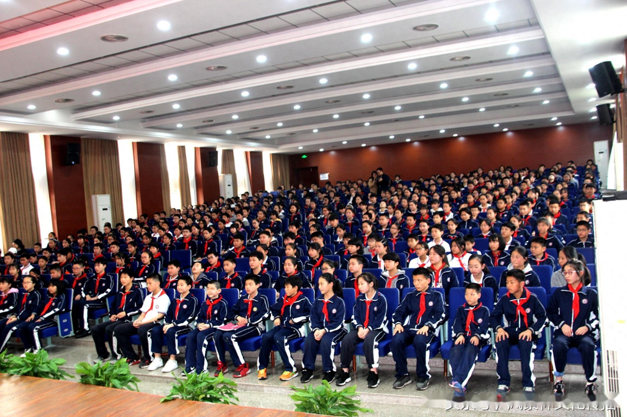 阳春三月幺幺学子学雷锋 ——记长沙市第十一中学学雷锋活动 