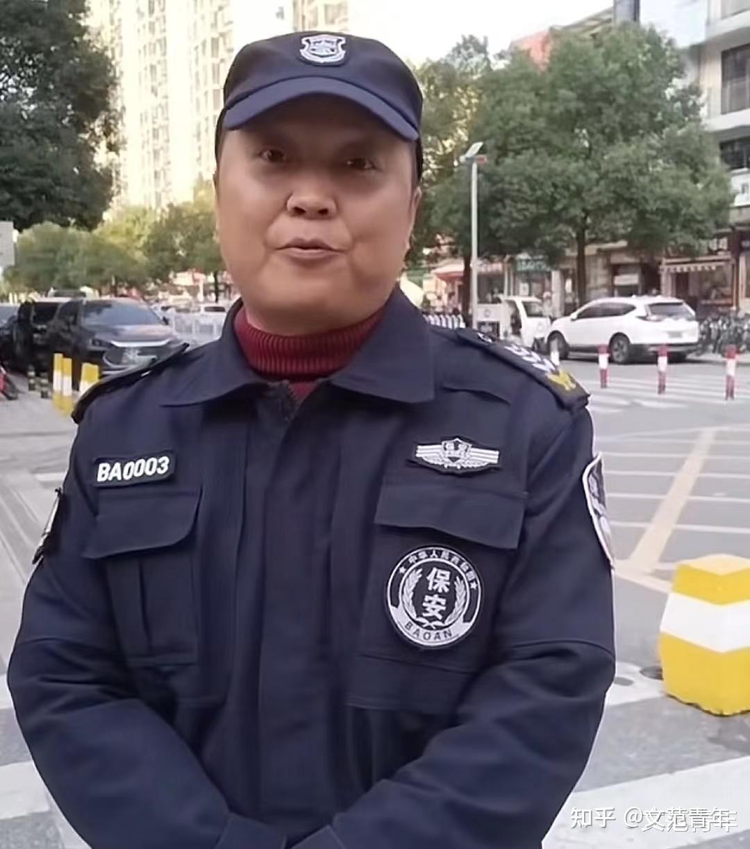 湖南女子学校门口拍视频被保安劝阻引发争执网友自己网暴自己