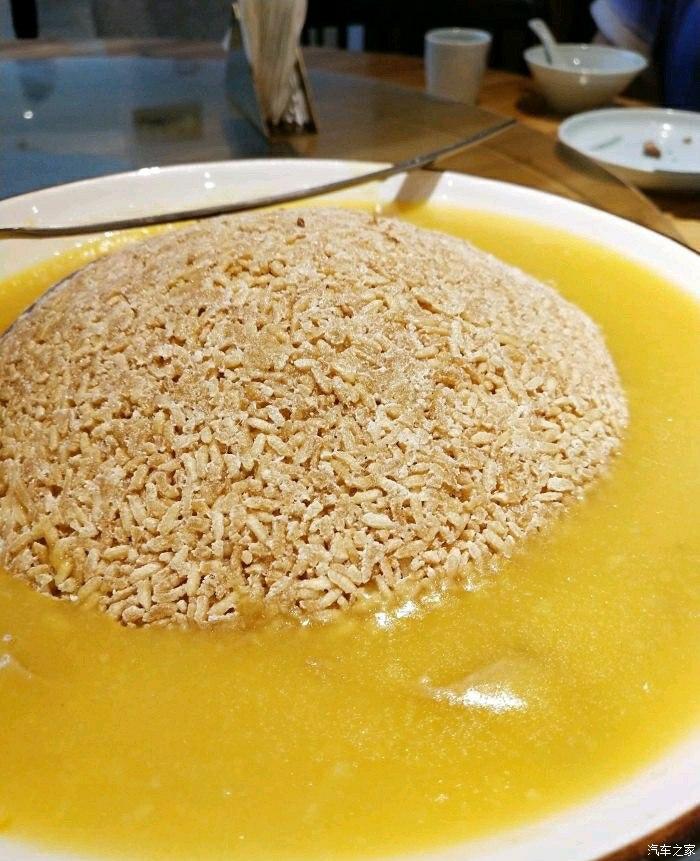 沃尔沃s90的外观是我选择它的原因,带它去品尝万弗藤椒菜