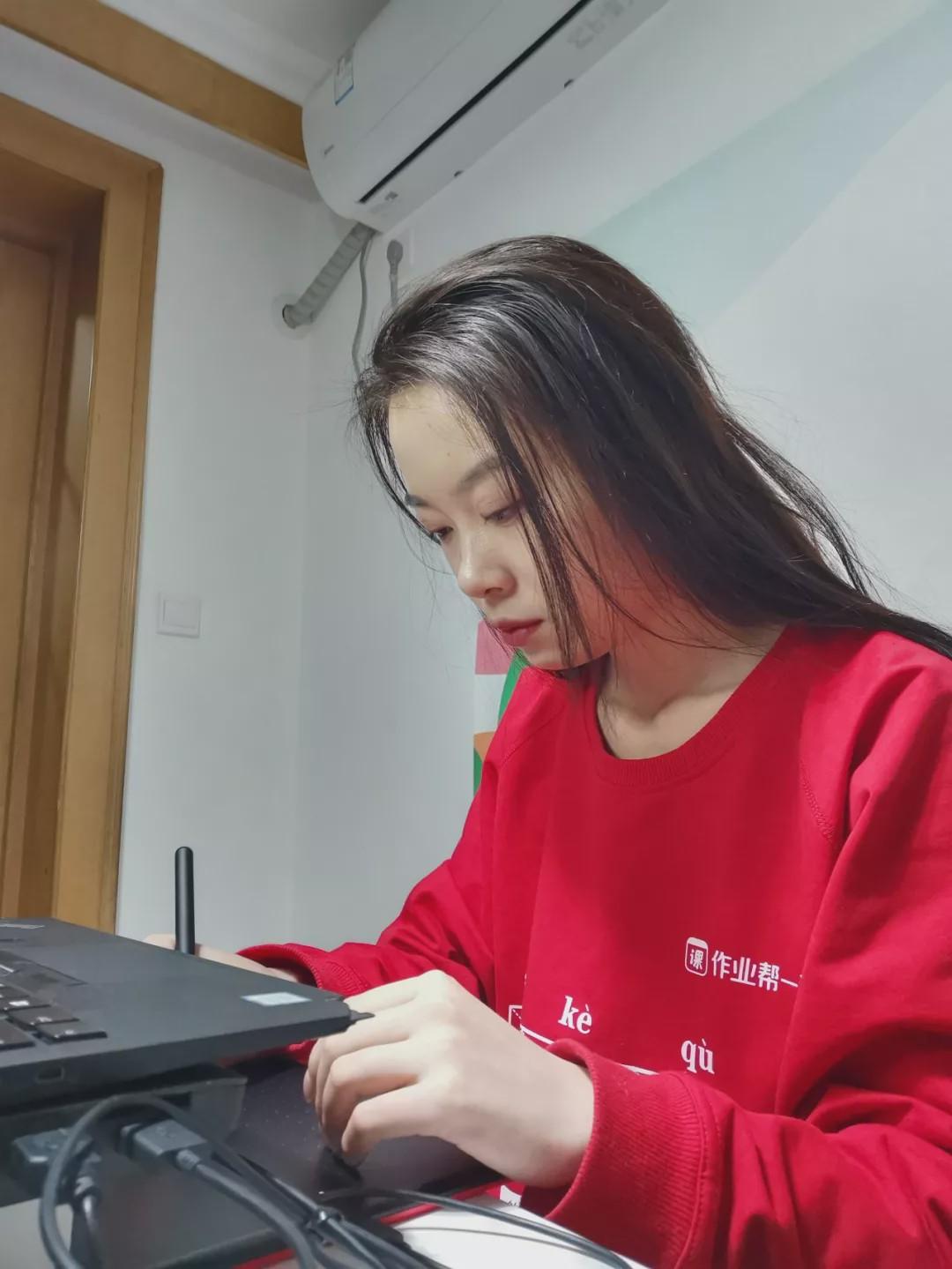 从大年三十算起,被学生称作"鲸鱼老师"的黄婧玉,从94斤瘦到了86斤