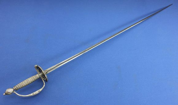 直到19世纪初,小剑继续被用于对抗之前的迅捷剑,和一些斩刀cutting