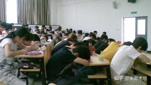 大学里哪些课是“水课”呢?沉睡的大学生,原因在大学生还是老师? - 知乎