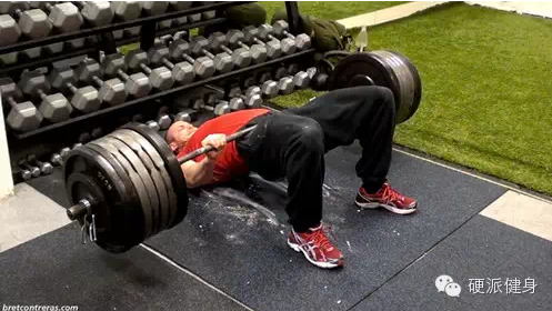 >>>反向哈克深蹲:臀部训练最佳器械