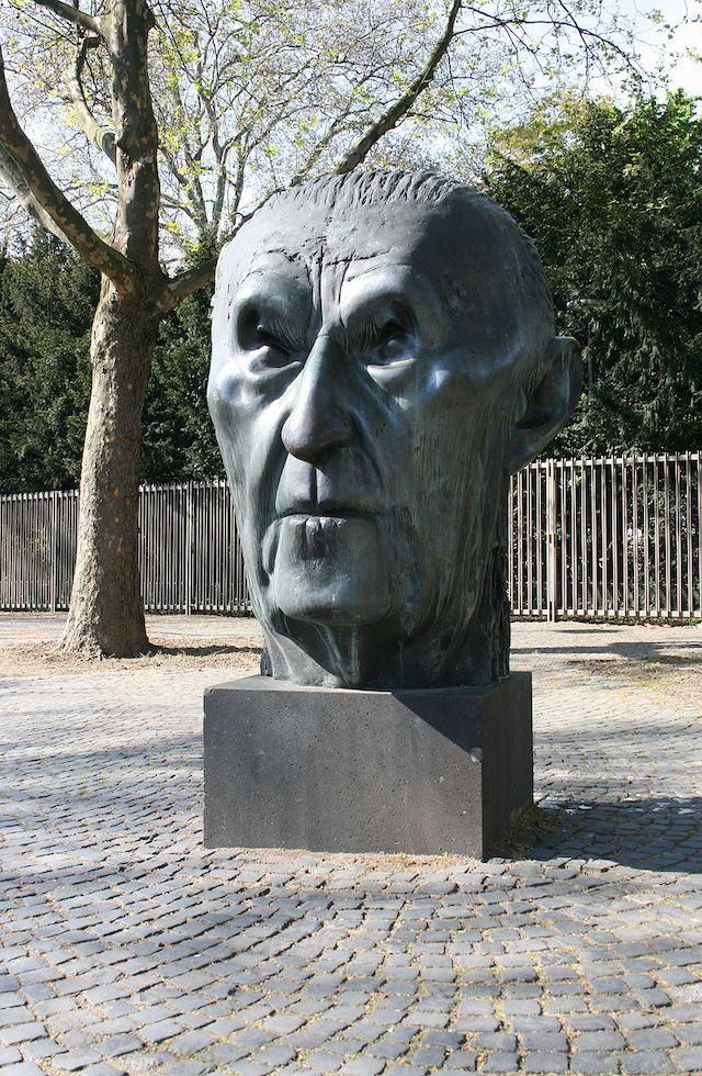 阿登纳小传一个让德国走出战败让欧洲一体化的钢铁老人