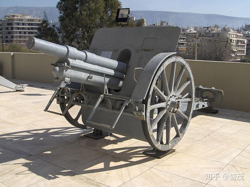 施耐德M1913型105榴弹炮图片