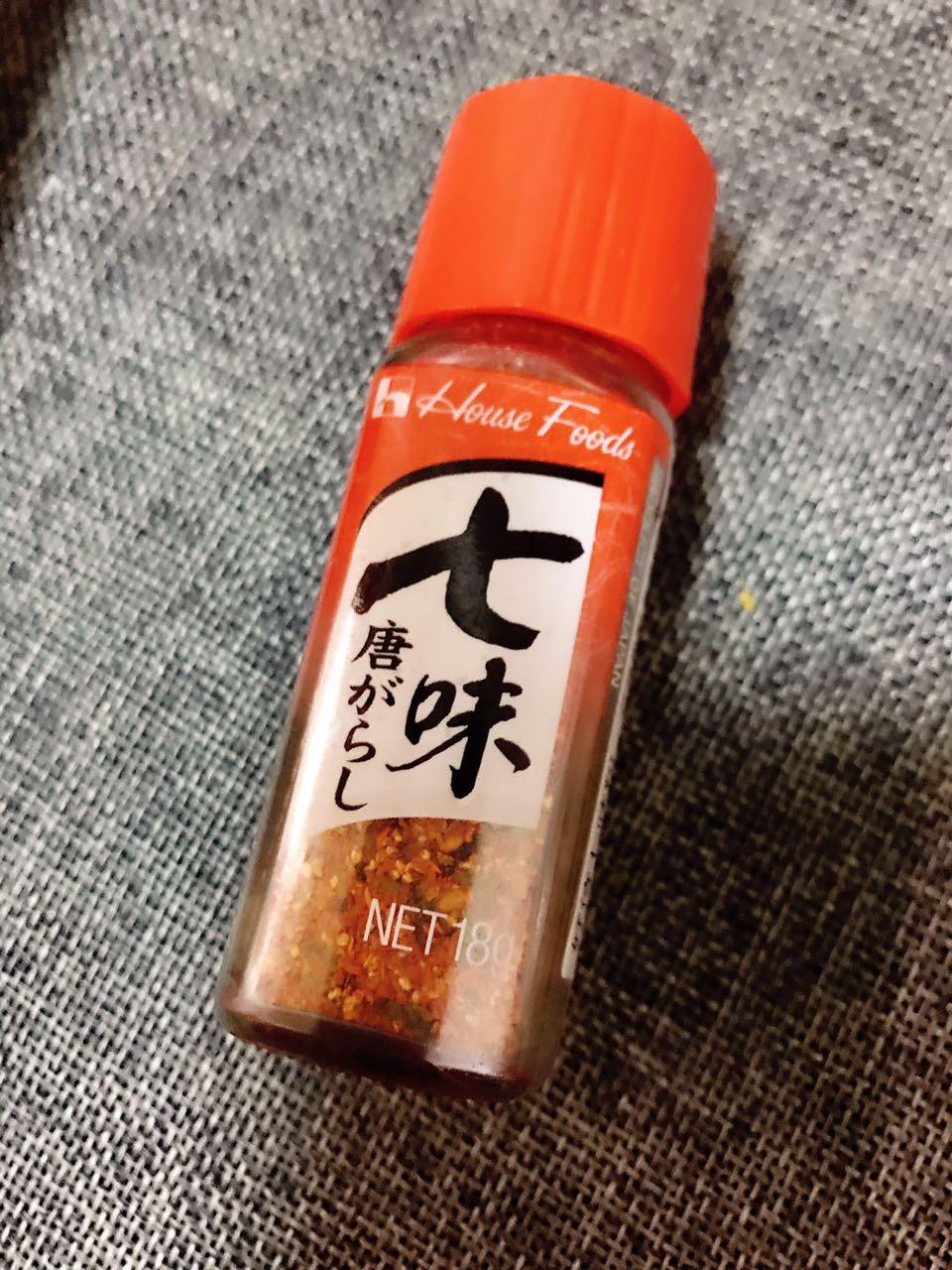 买了这瓶魔鬼辣椒酱,比普通款更加刺激,和亨氏调味汁配合使用干煎