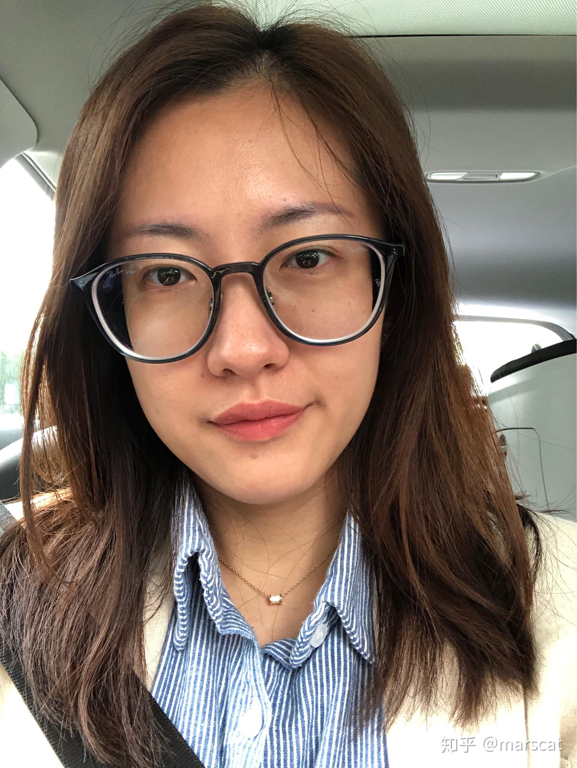 一个常年戴眼镜的人,突然摘下眼镜戴上隐形会有多惊艳?