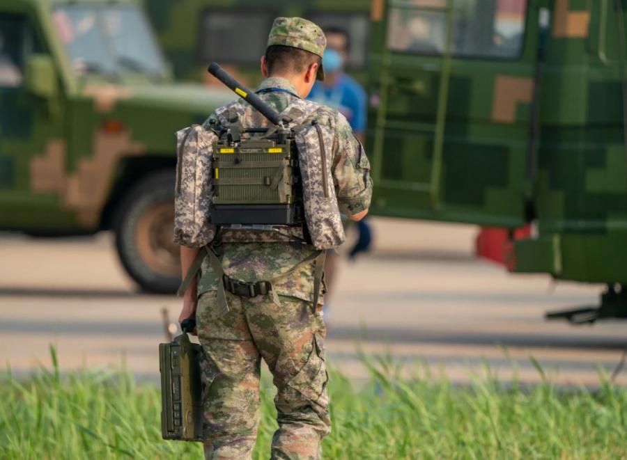 解放军单兵背负式103c超短波电台,遥遥领先俄军装备!