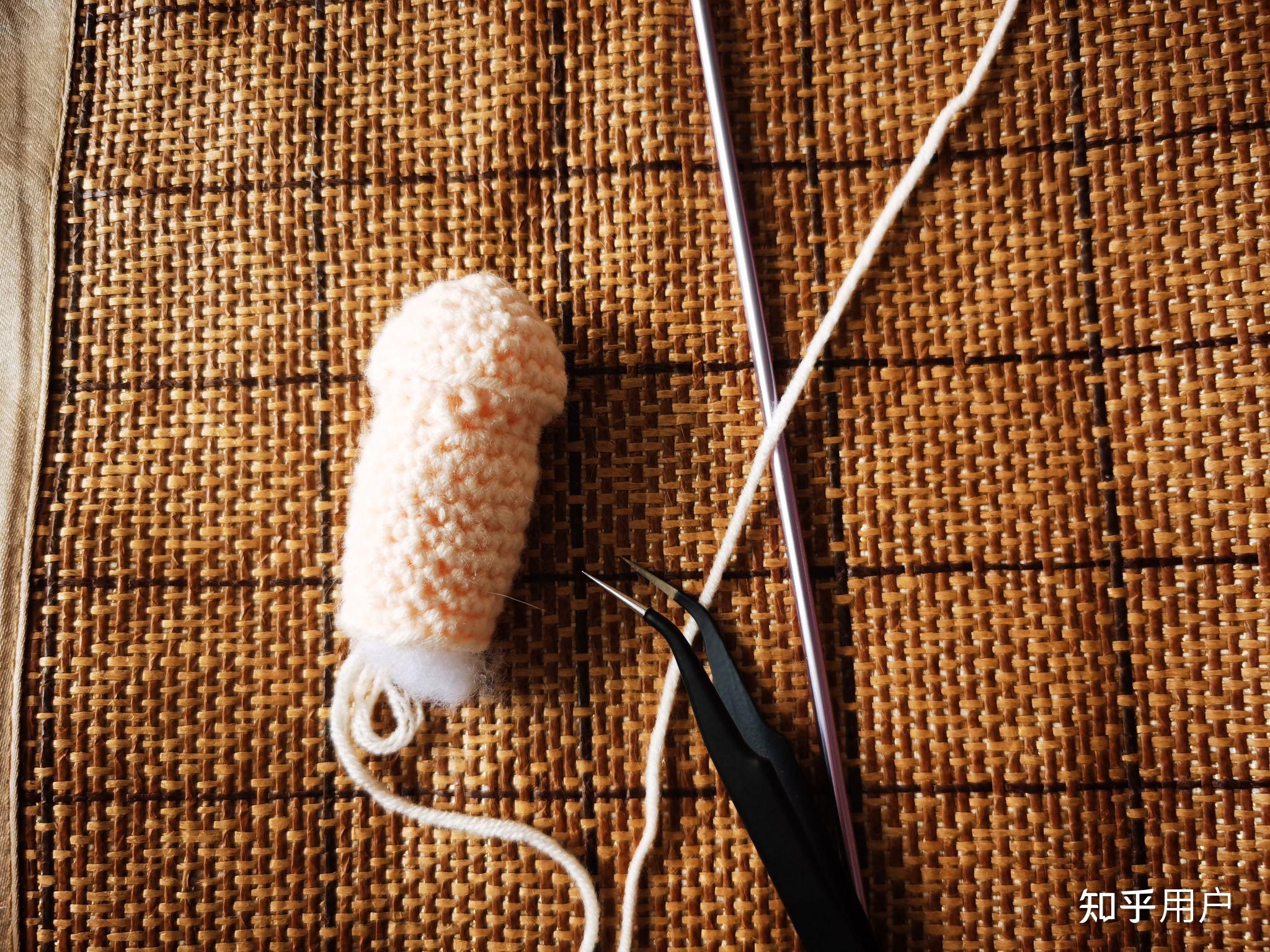 如何用毛线织一个丁丁