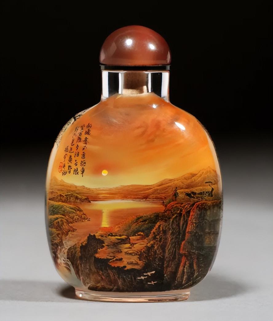 内画鼻烟壶发源于京城,是当时皇亲国戚的专属,如今国内有京派,冀派,鲁