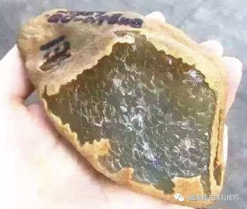 翡翠原石赌石的皮壳:带你全面认识翡翠原石皮壳 - 知乎