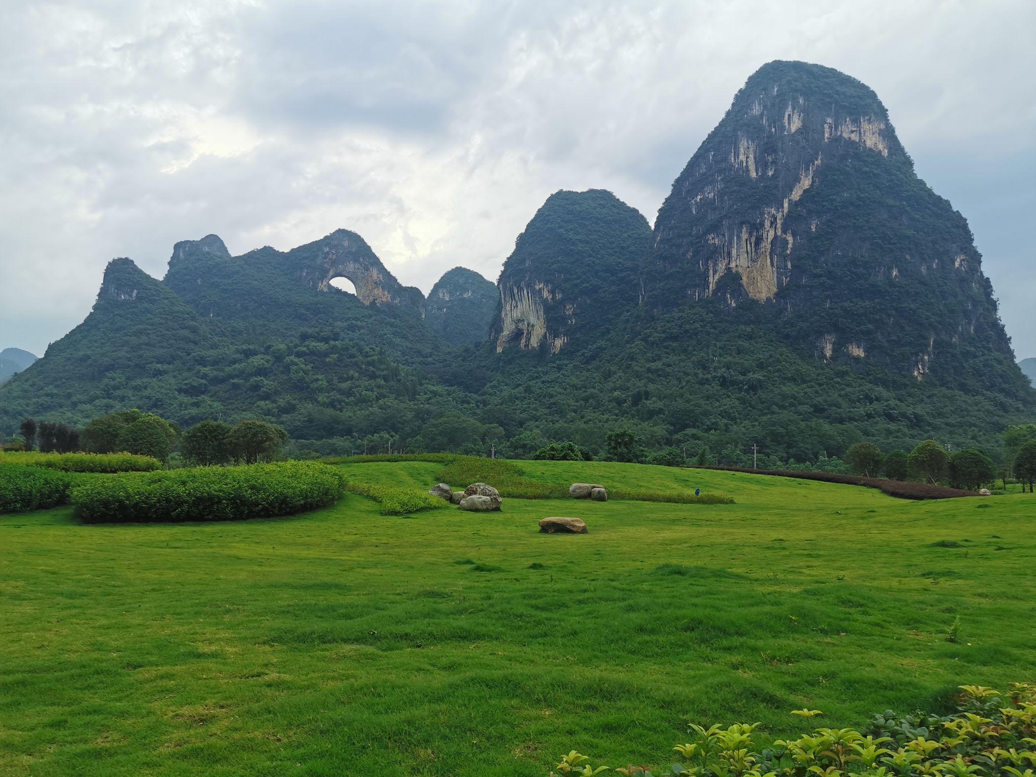 1记录家乡变化月亮山