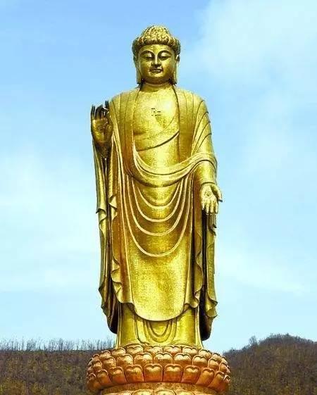 鲁山中原大佛十方普贤金像位于峨眉山金顶,通高48米,是目前世界上最大
