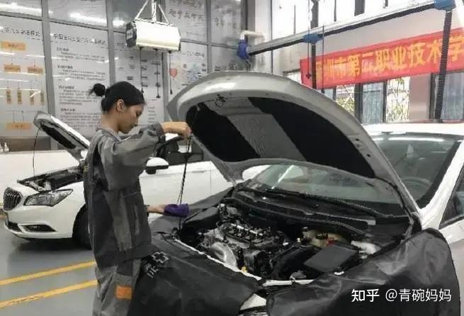深圳"汽修女孩",一月内三登央视,获5亿流量,颜值与实力并存