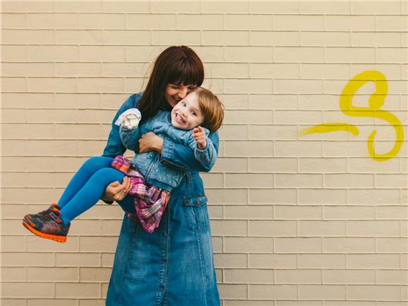 妈妈爱宝宝宝宝粘妈妈但是怎么爱才能让宝宝与父母形成良好的依恋关系