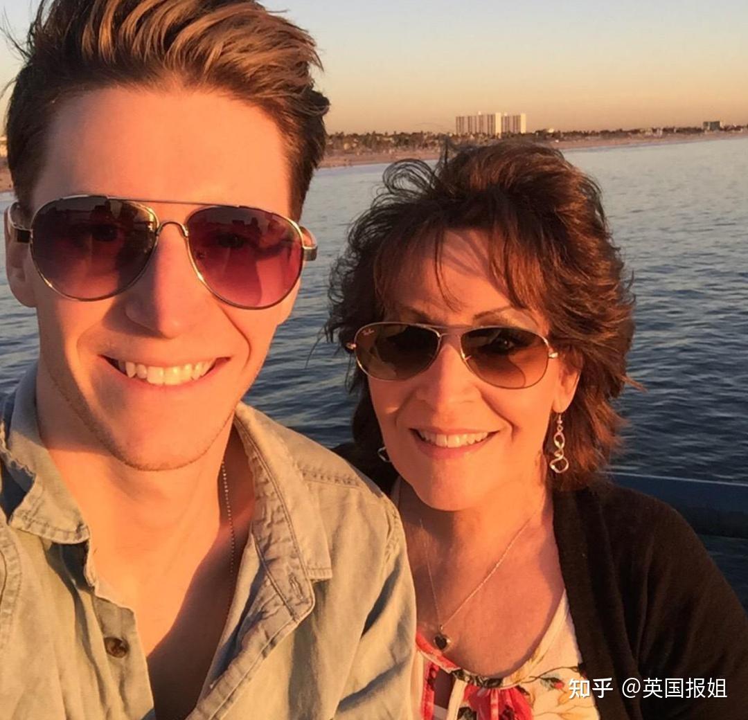 侏儒症家族唯一大高个儿！180帅哥拍独特经历爆红：爸妈哥姐都是“小人国”来的 - 知乎