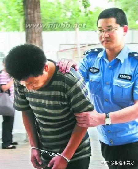 当时的船员赵木成因卷入杀戮事件被"判处有期徒刑四年",我去找他时他