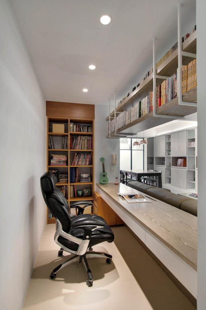 小书房充分利用客厅的两根大柱子,规划出一个小书房.