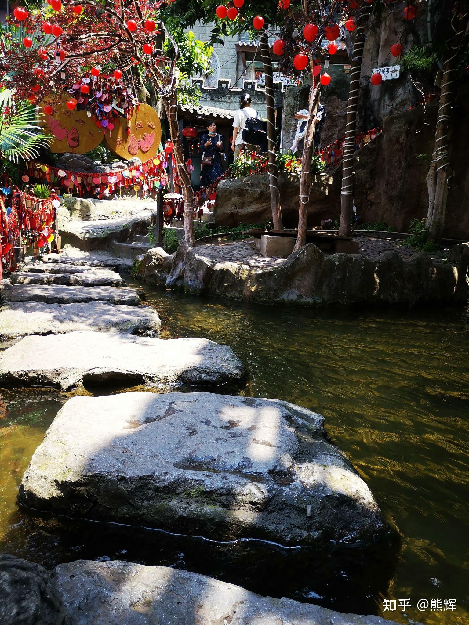 洪崖洞居然有瀑布