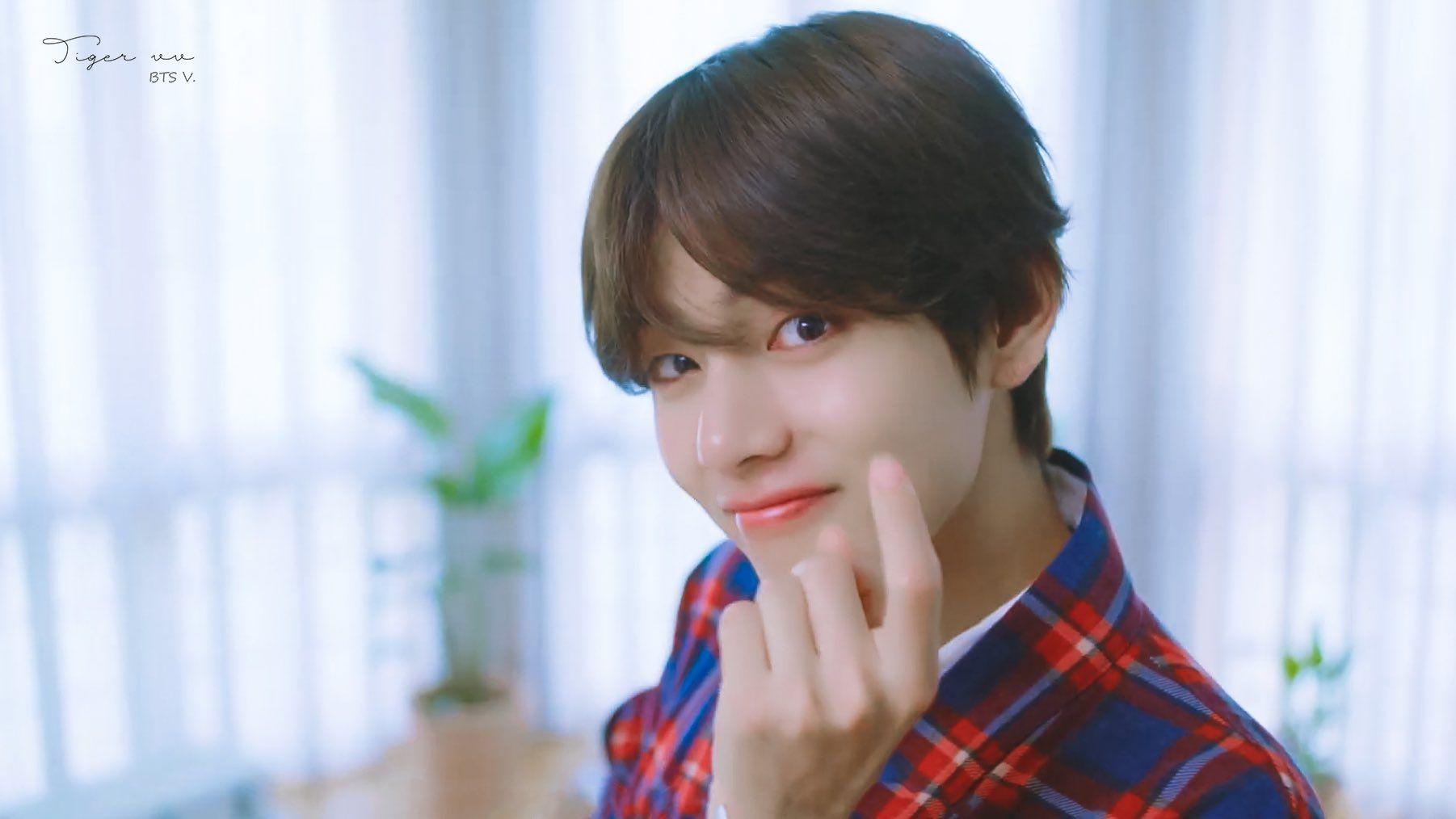 超级喜欢黑发金泰亨大家可以分享一些没有水印的图片吗收藏