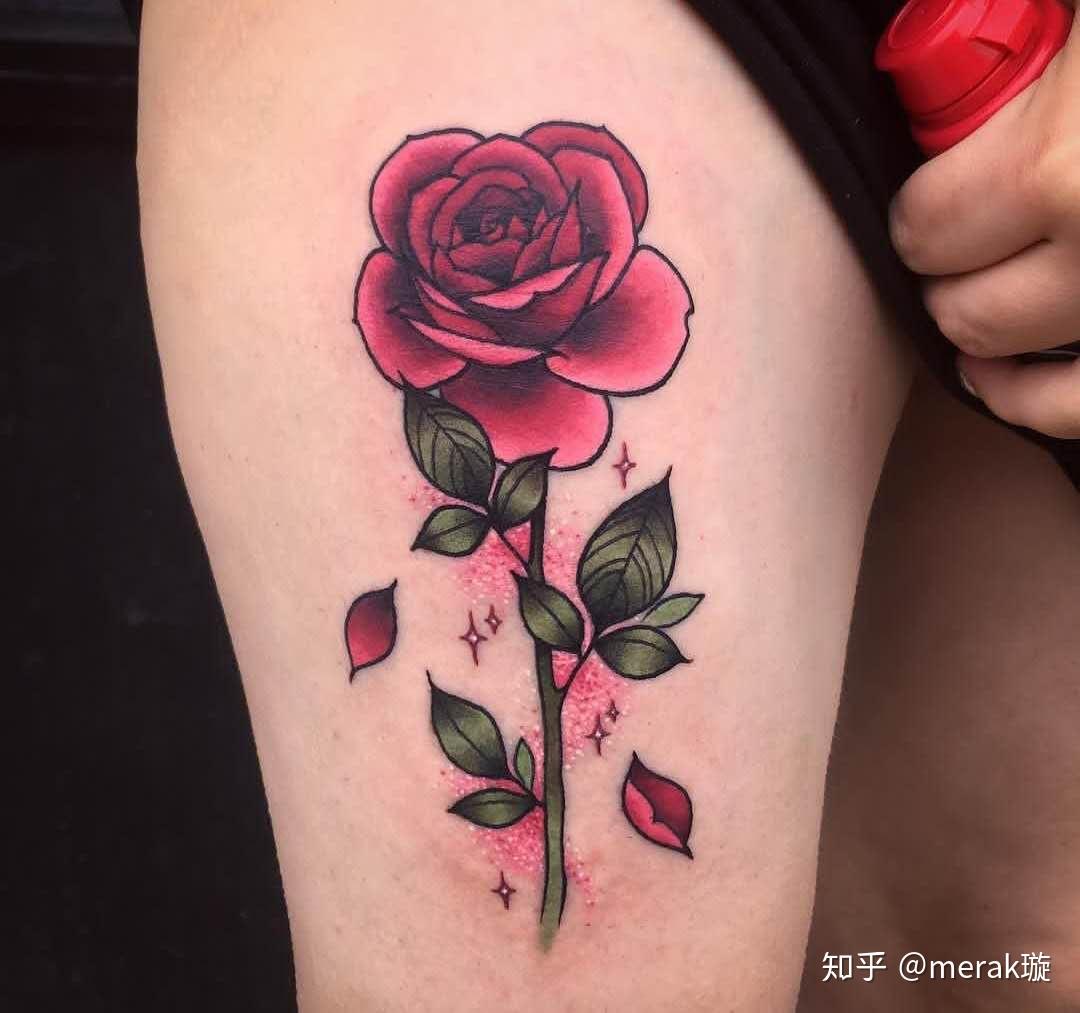 大腿彩色玫瑰花纹身图案