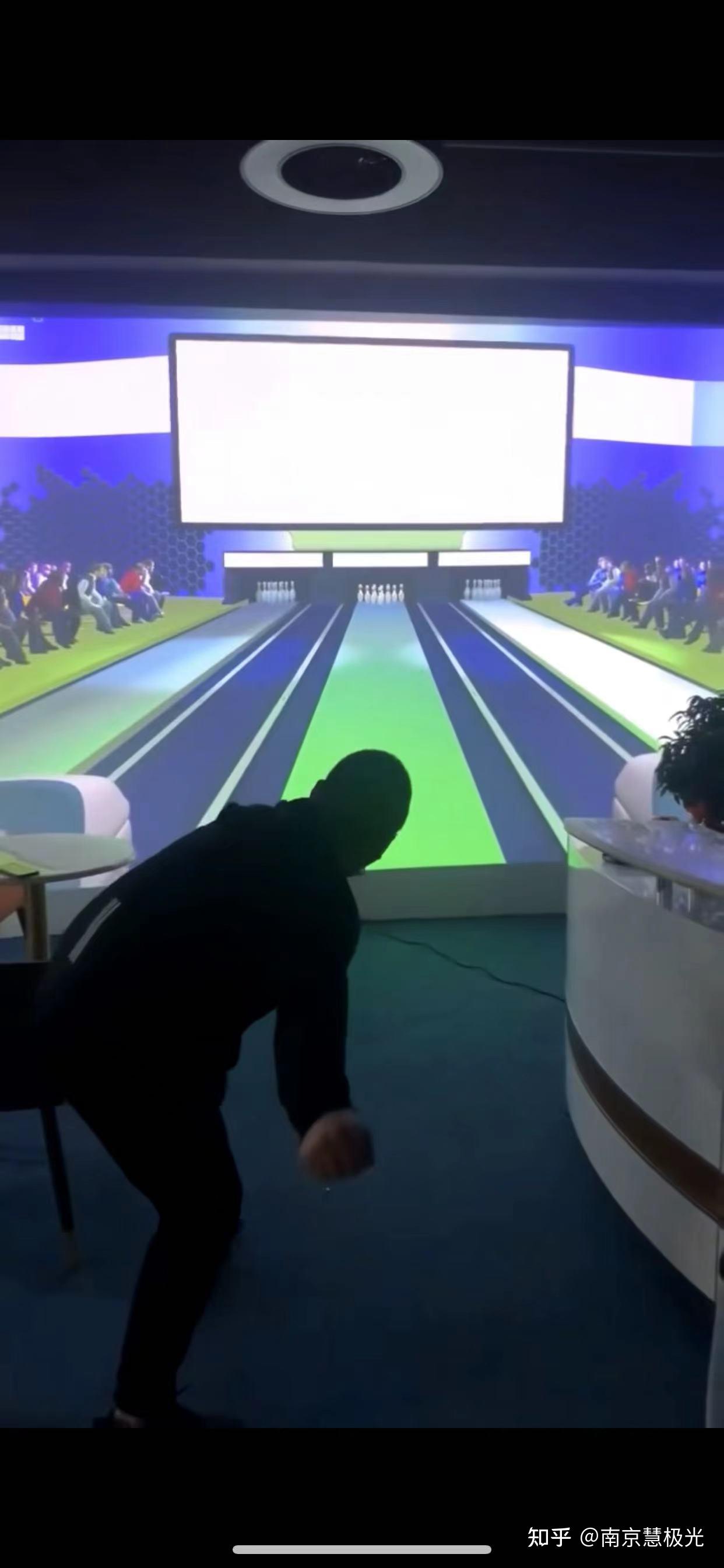 体感ar大屏互动切水果踢足球保龄球比赛游戏可定制