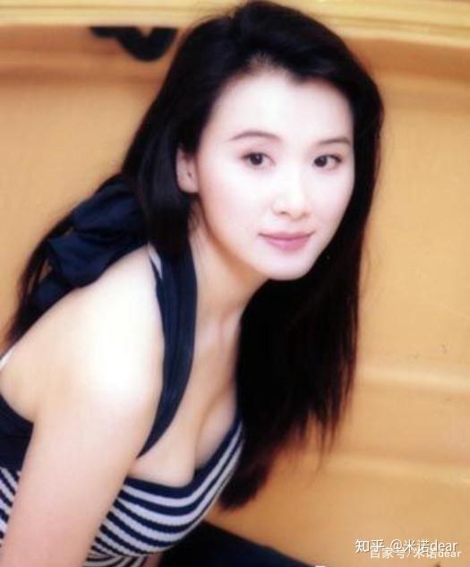 萧蔷:12段香艳情史,53岁桃花不断,她凭什么受宠一生?